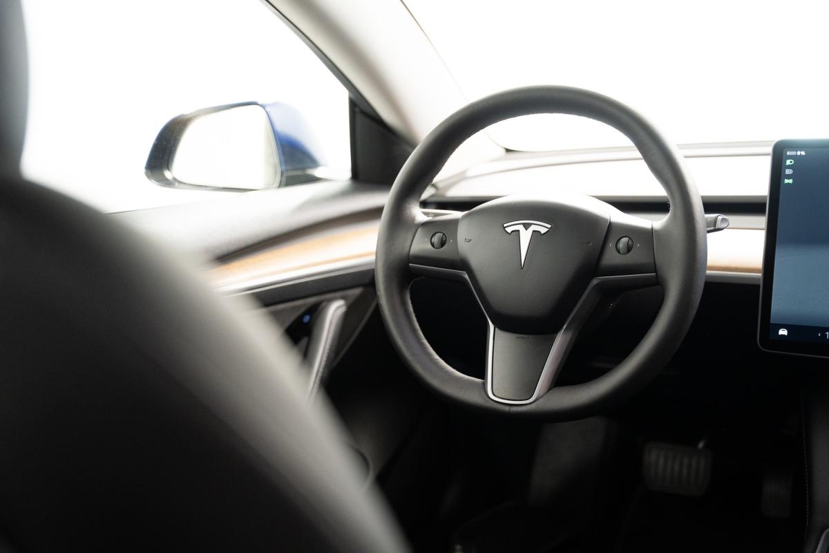 tesla-model-3-2022-eletrico-500cc