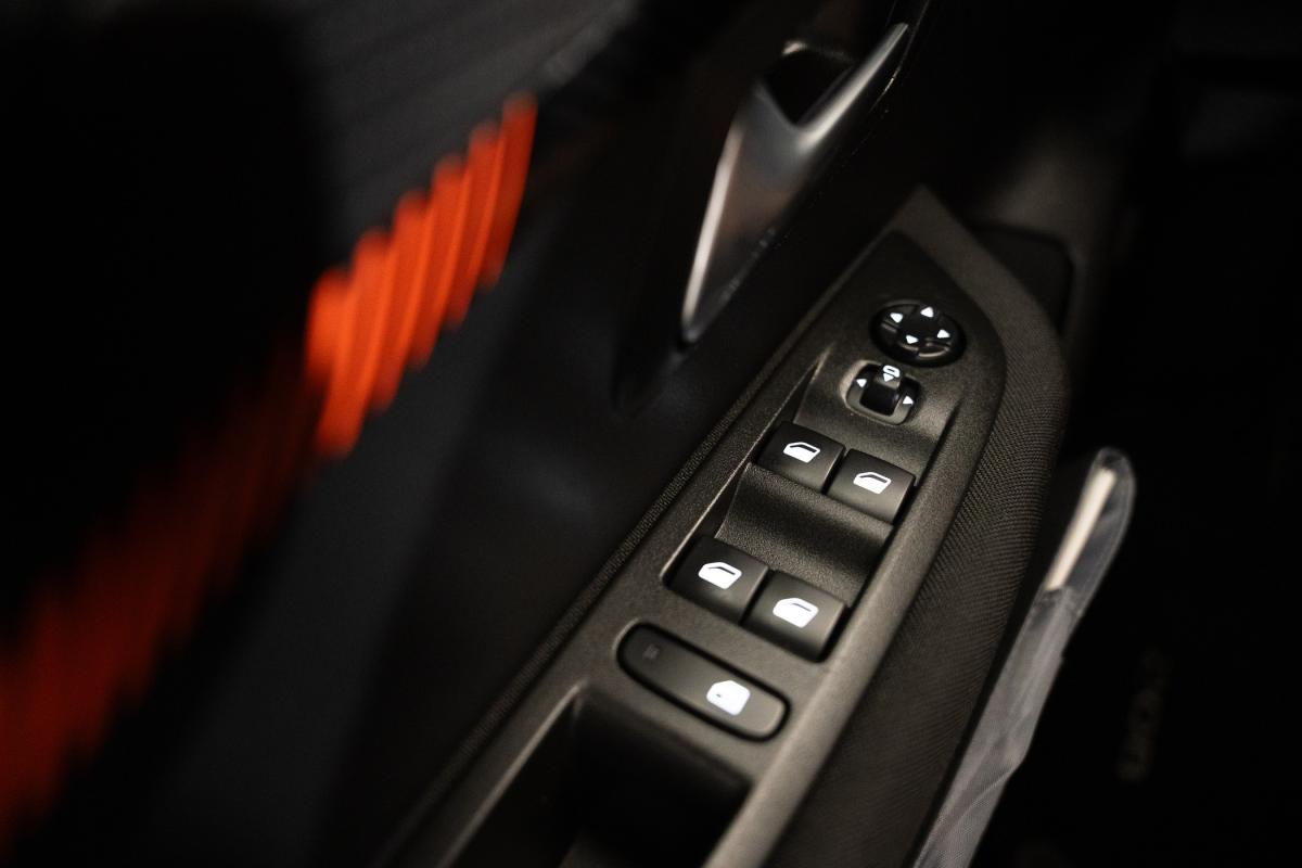 peugeot-208-2022-diesel-1499cc