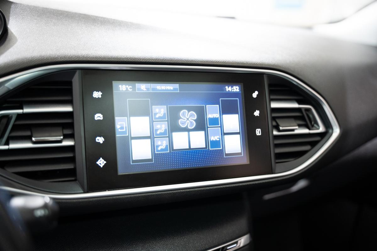 peugeot-308-sw-2015-diesel-1560cc