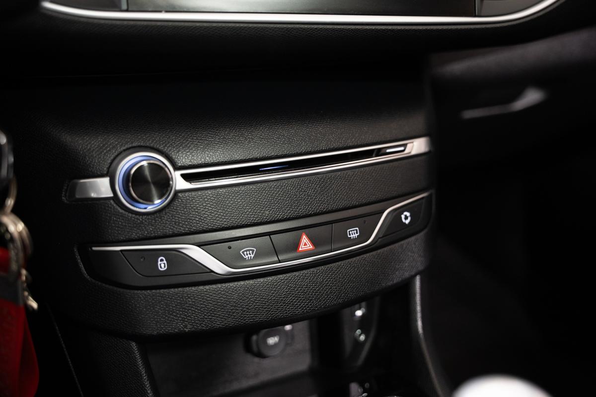 peugeot-308-sw-2015-diesel-1560cc