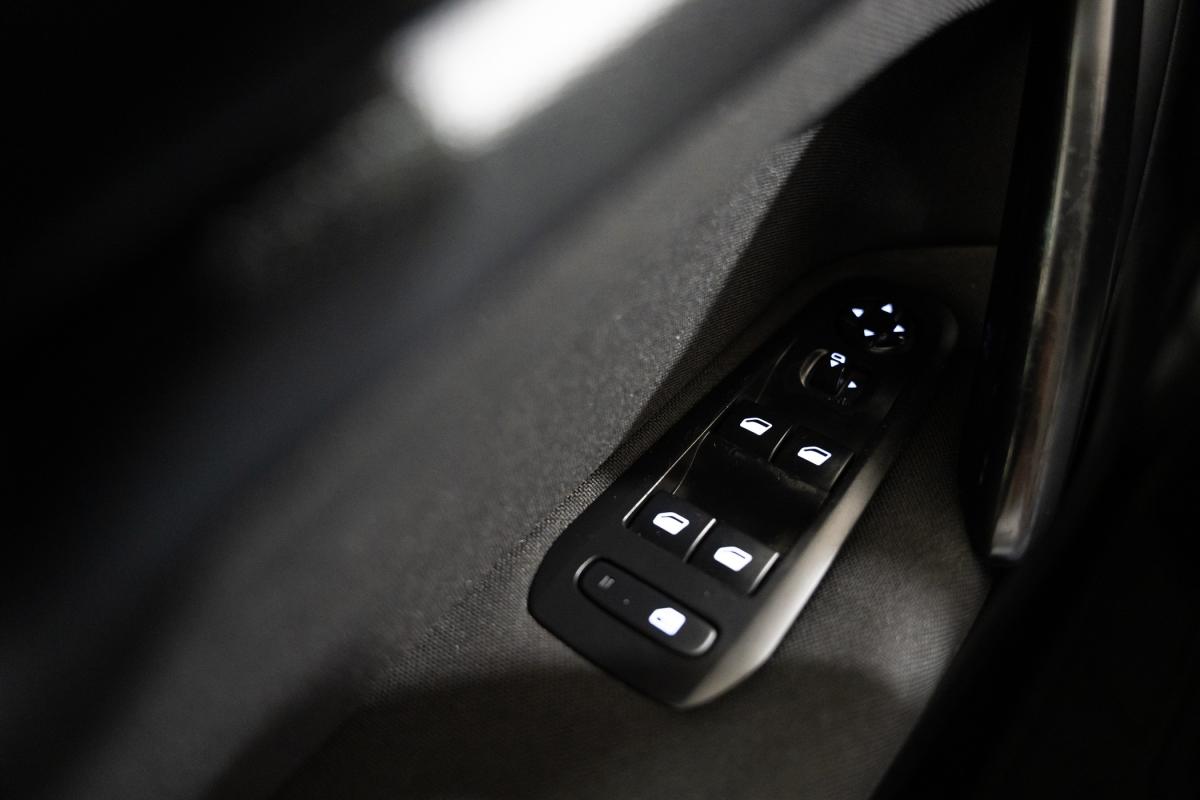 peugeot-308-sw-2015-diesel-1560cc