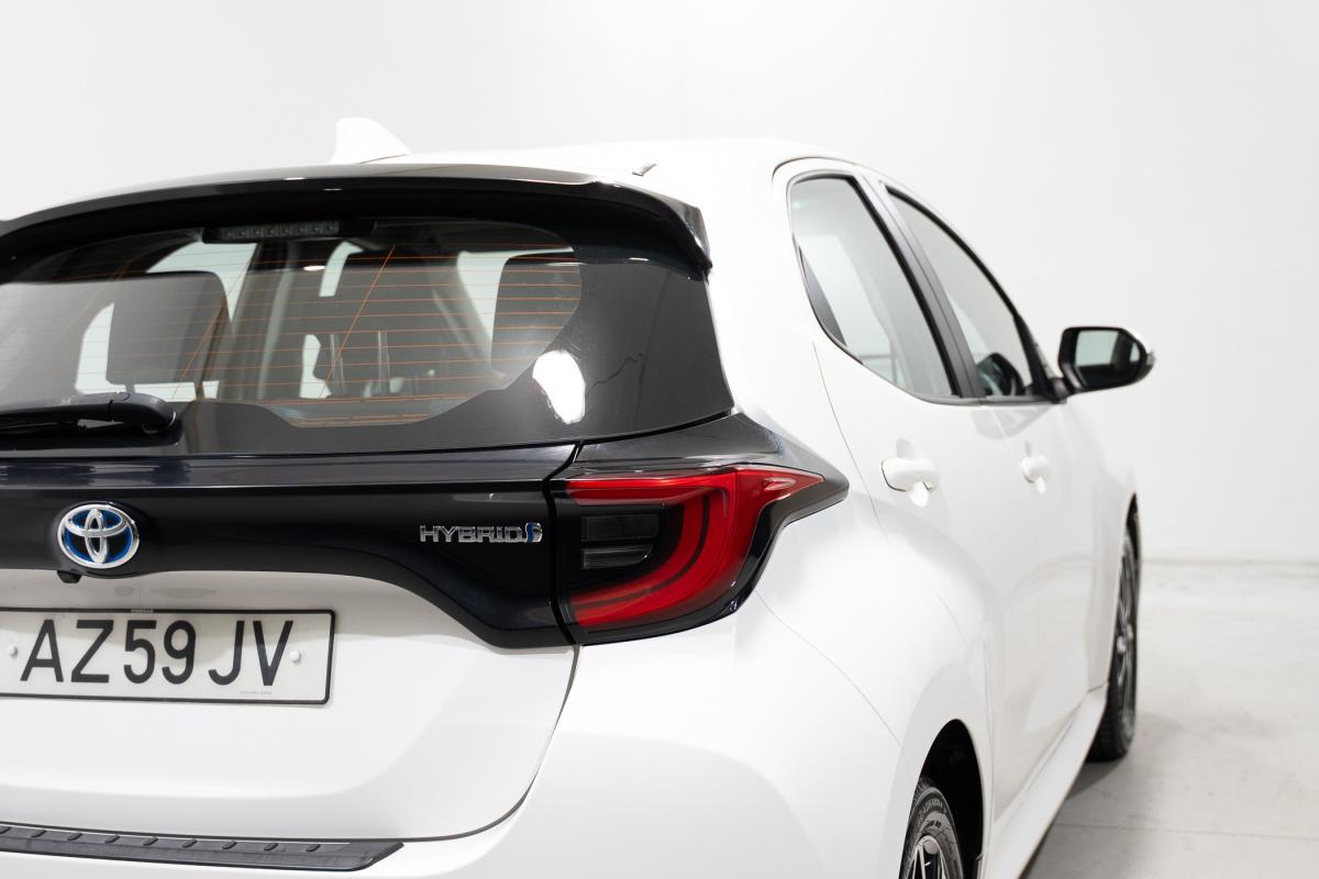 toyota-yaris-2022-hibrido-a-gasolina-1490cc