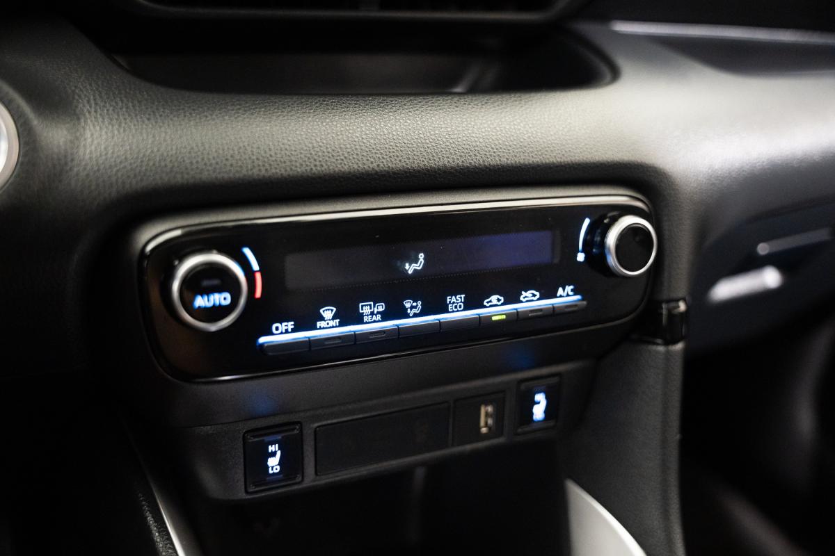 toyota-yaris-2022-hibrido-a-gasolina-1490cc