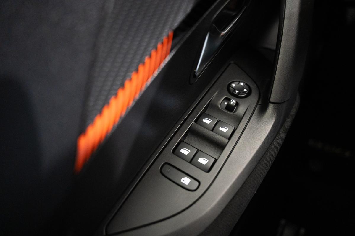 peugeot-2008-2023-eletrico-500cc