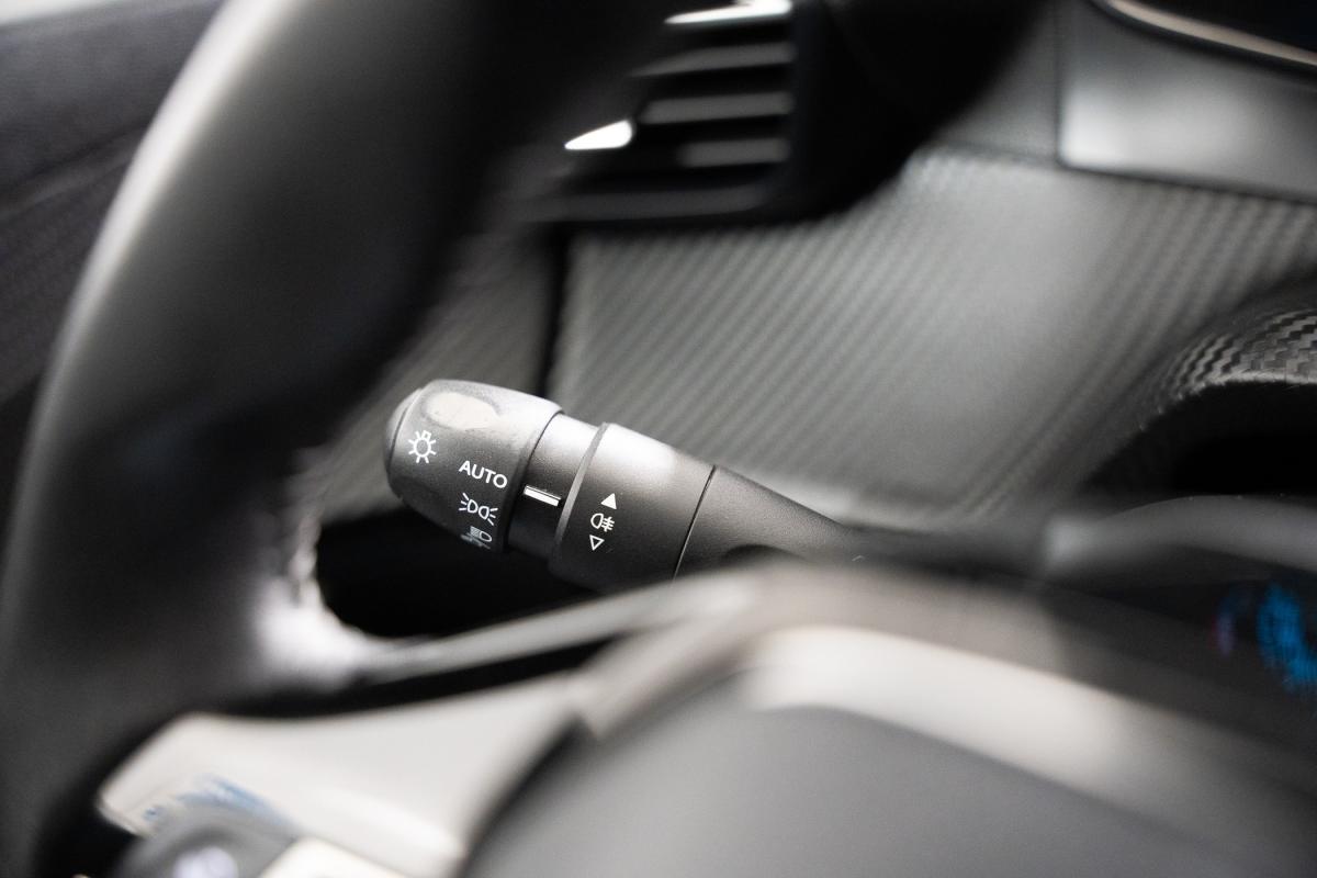 peugeot-2008-2023-eletrico-500cc