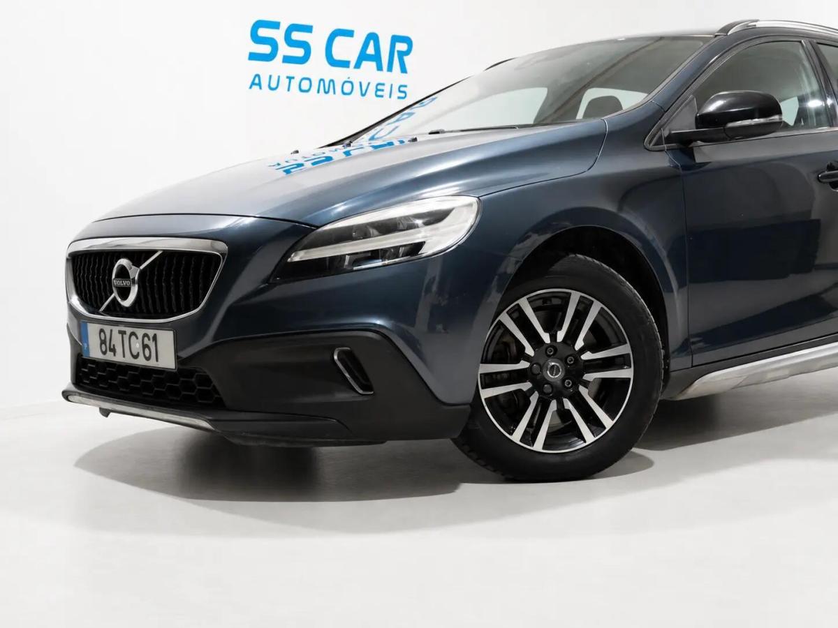 volvo-v40-cross-country-2017-diesel-1969cc