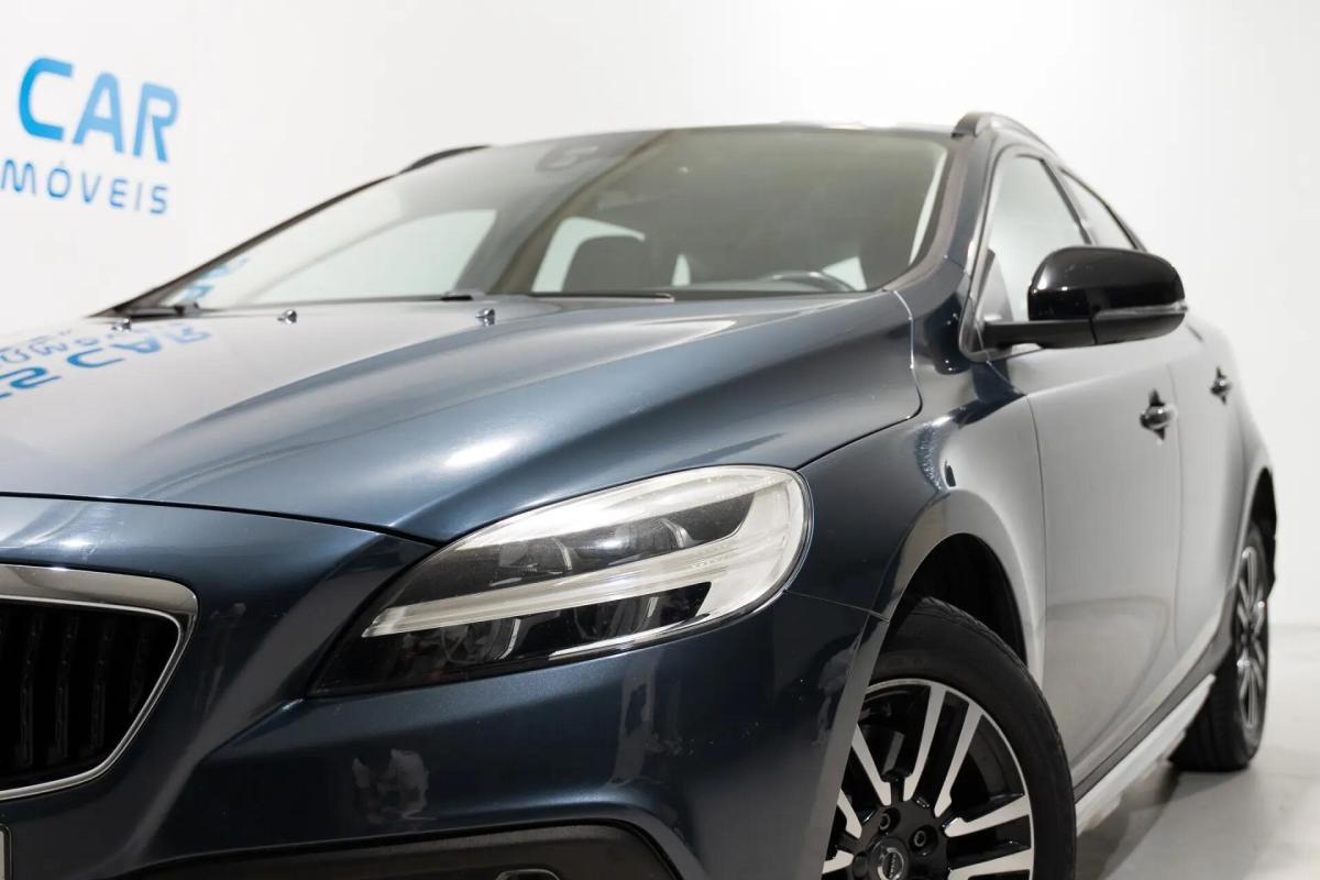 volvo-v40-cross-country-2017-diesel-1969cc