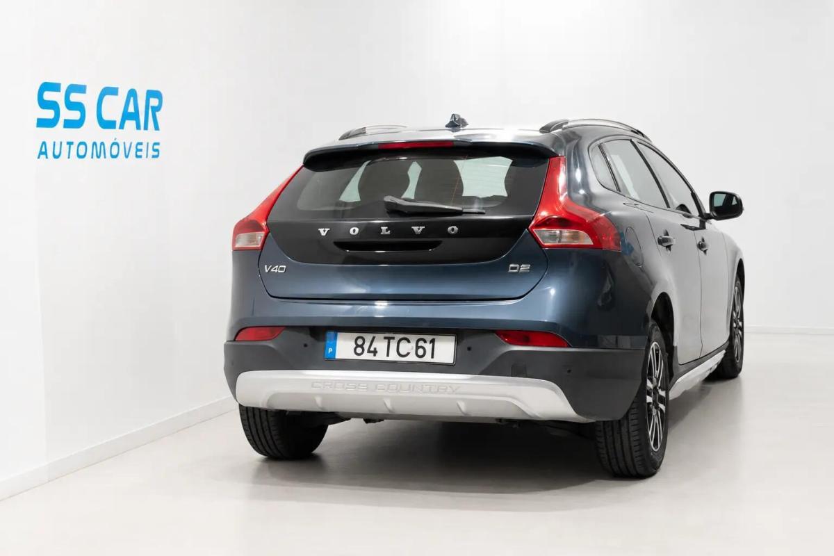volvo-v40-cross-country-2017-diesel-1969cc