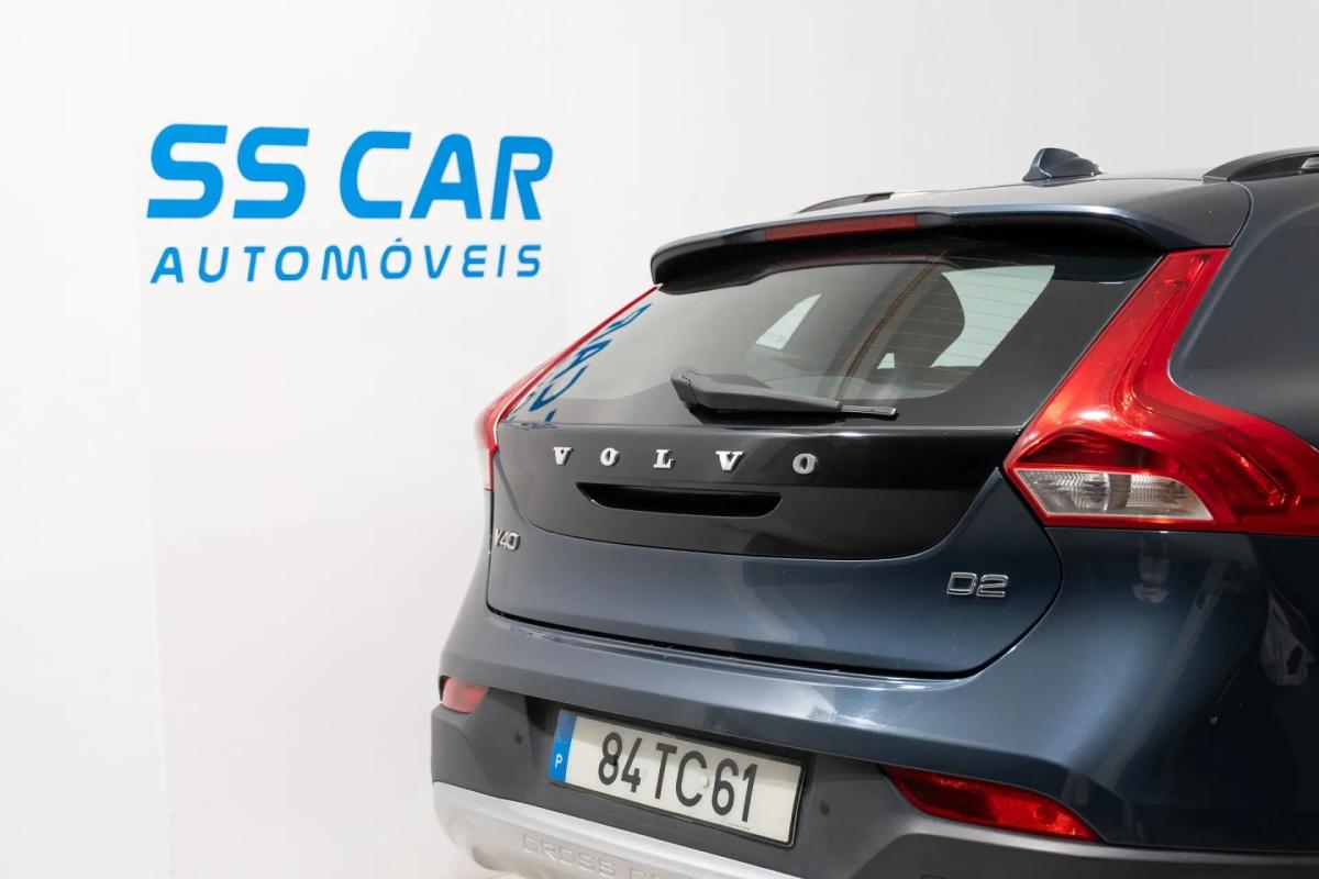 volvo-v40-cross-country-2017-diesel-1969cc