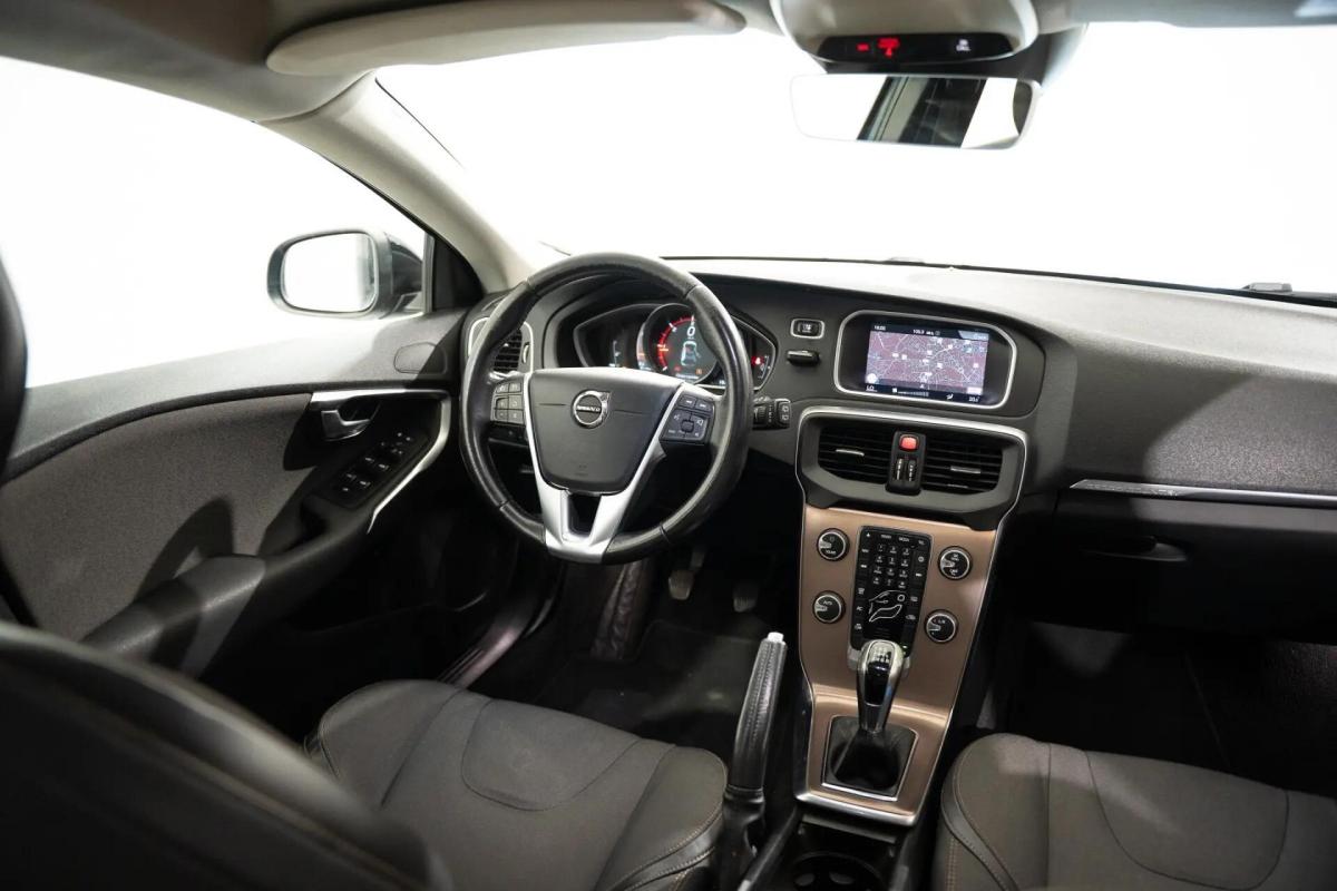 volvo-v40-cross-country-2017-diesel-1969cc