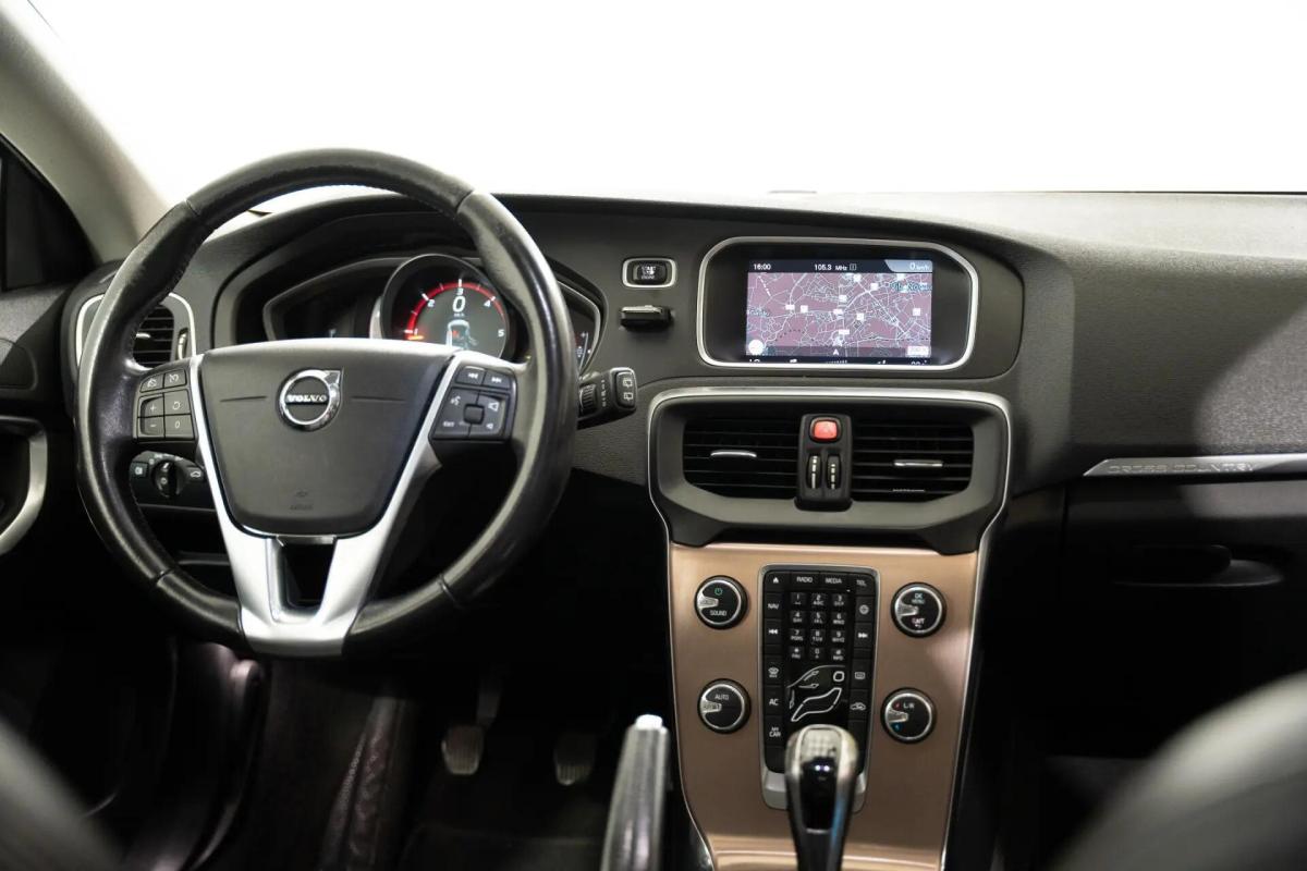 volvo-v40-cross-country-2017-diesel-1969cc