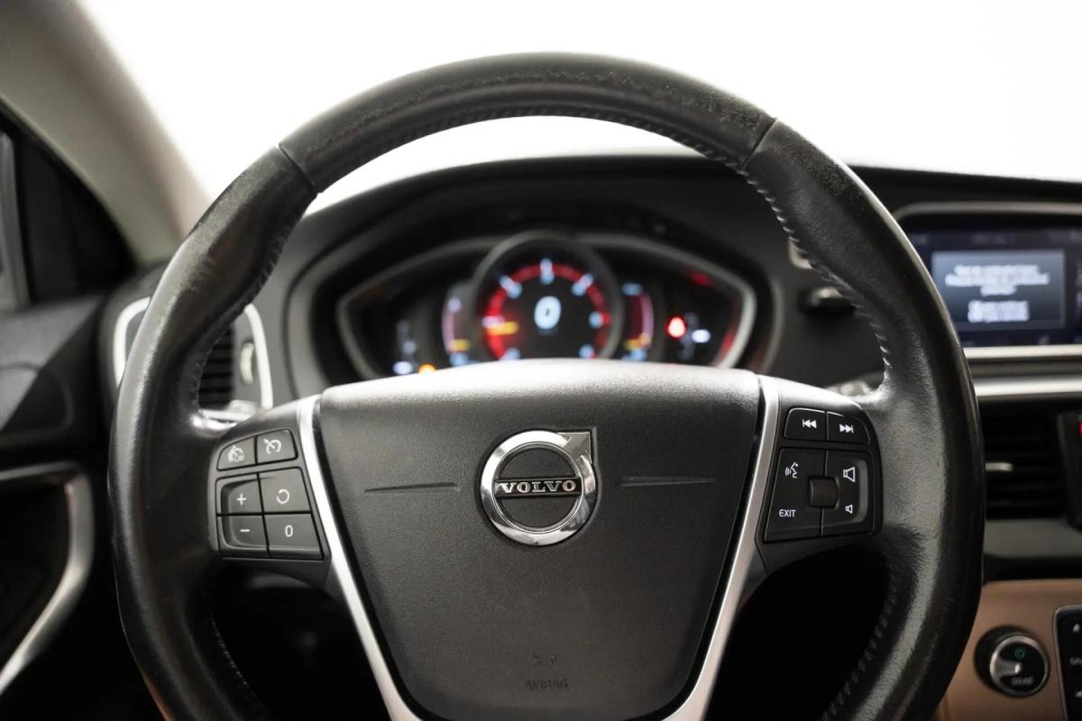 volvo-v40-cross-country-2017-diesel-1969cc