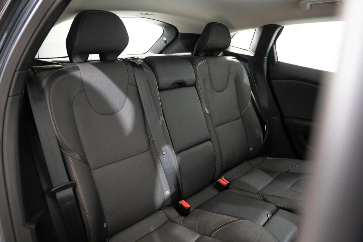 volvo-v40-cross-country-2017-diesel-1969cc