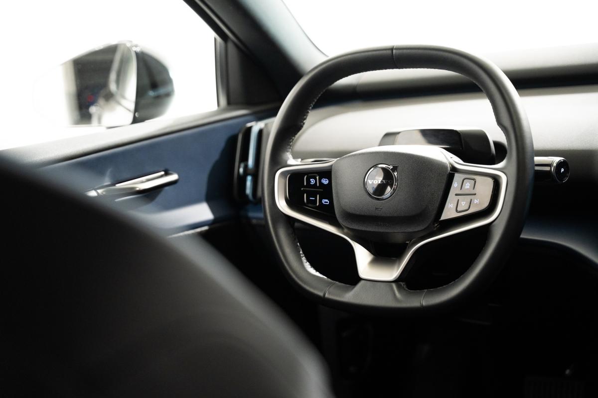 volvo-ex30-2024-eletrico-500cc