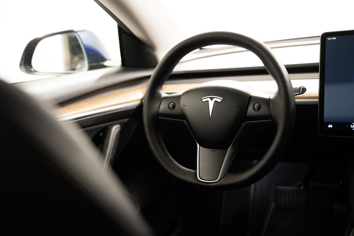 tesla-model-3-2022-eletrico-500cc