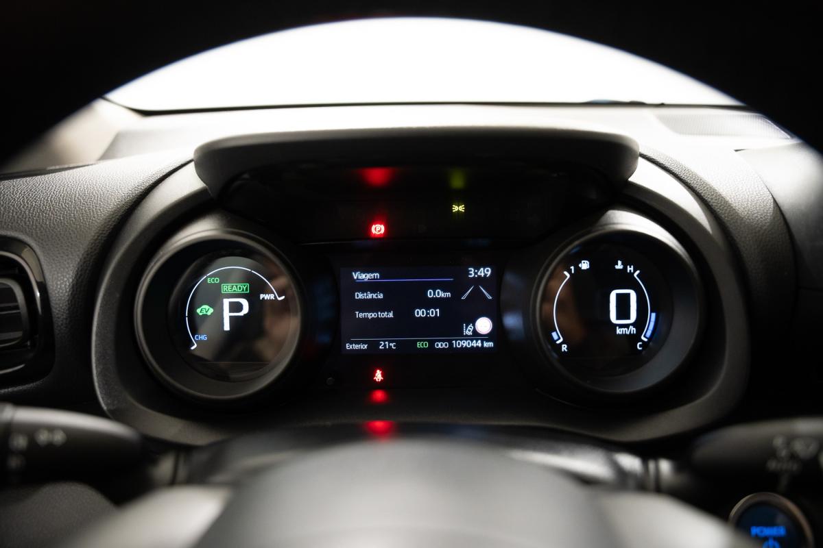 toyota-yaris-2022-hibrido-a-gasolina-1490cc