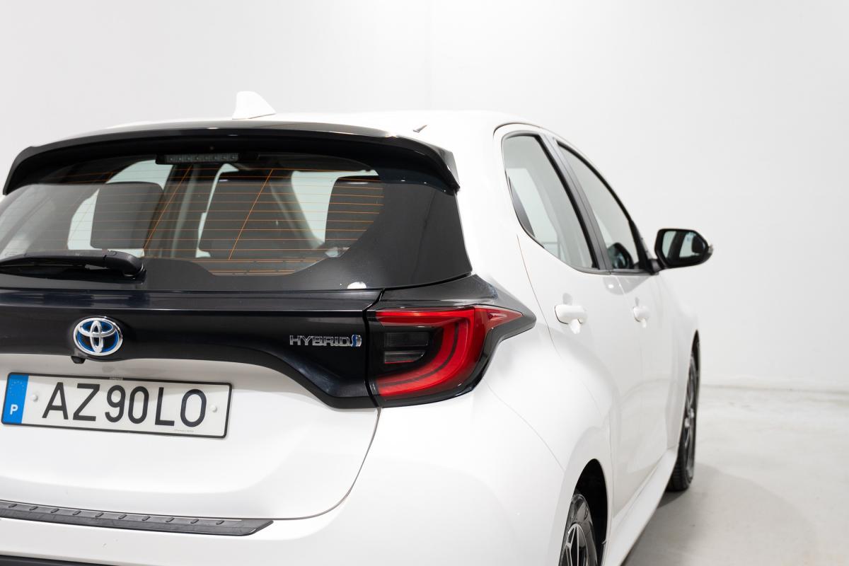 toyota-yaris-2022-hibrido-a-gasolina-1490cc