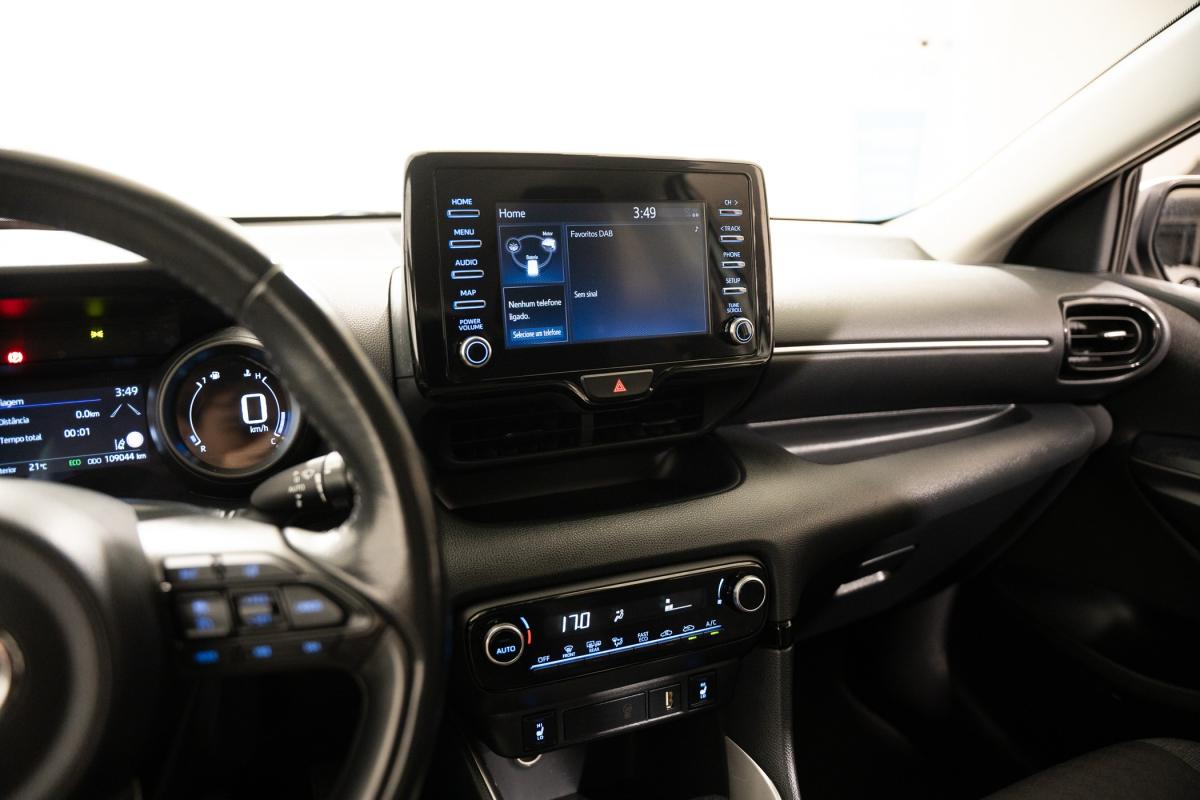 toyota-yaris-2022-hibrido-a-gasolina-1490cc