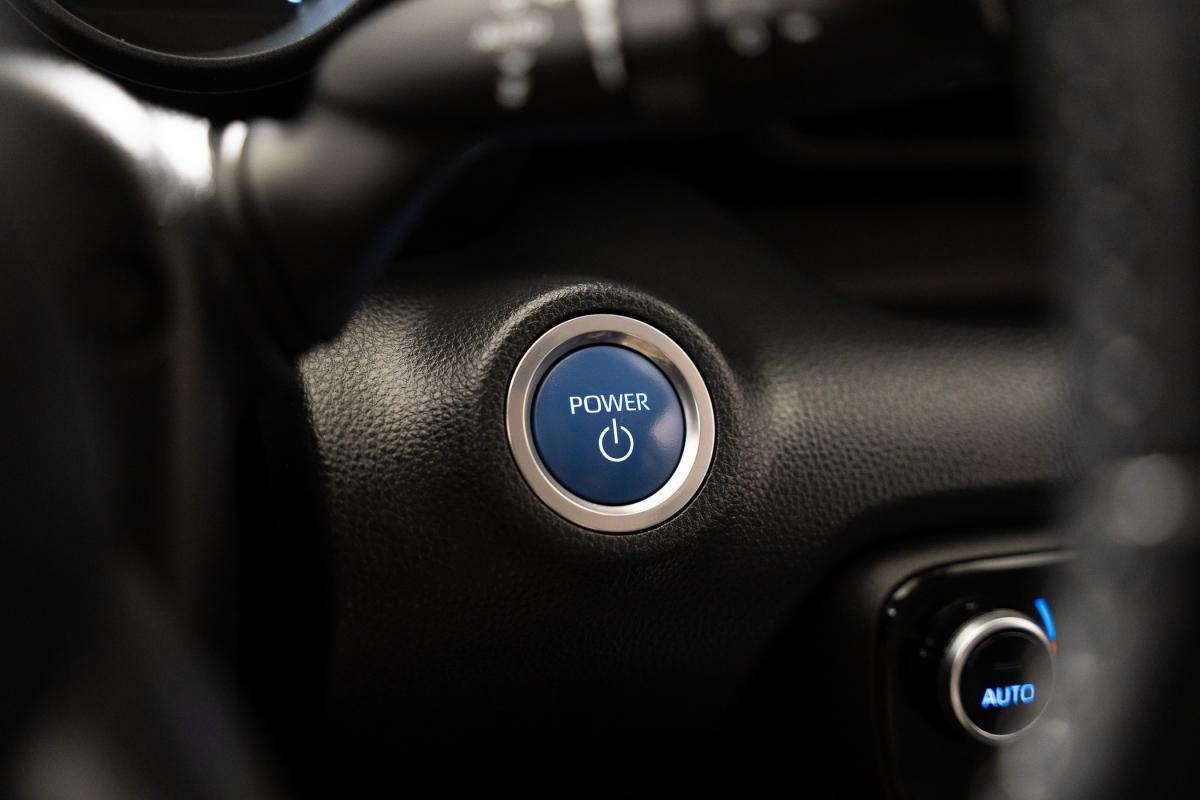 toyota-yaris-2022-hibrido-a-gasolina-1490cc