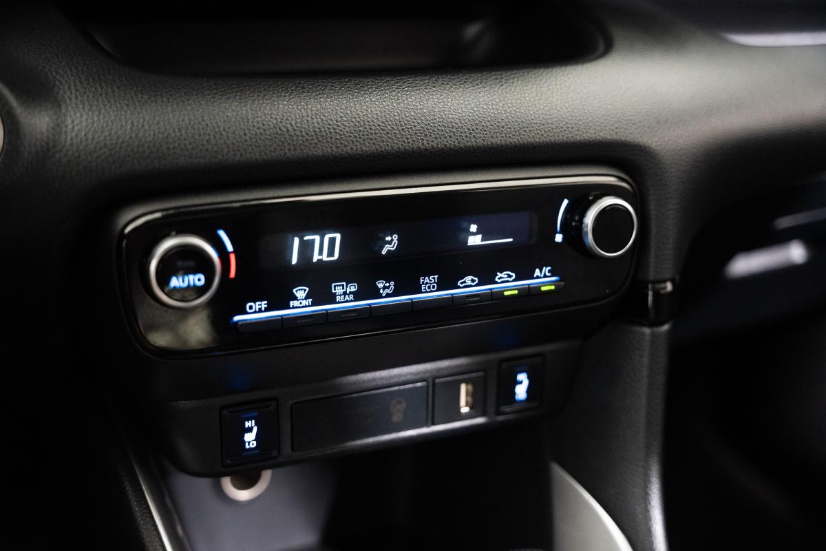 toyota-yaris-2022-hibrido-a-gasolina-1490cc