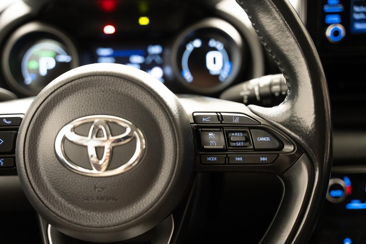 toyota-yaris-2022-hibrido-a-gasolina-1490cc