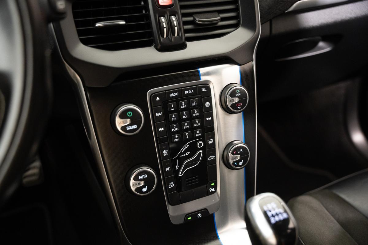 volvo-v40-2015-diesel-1969cc