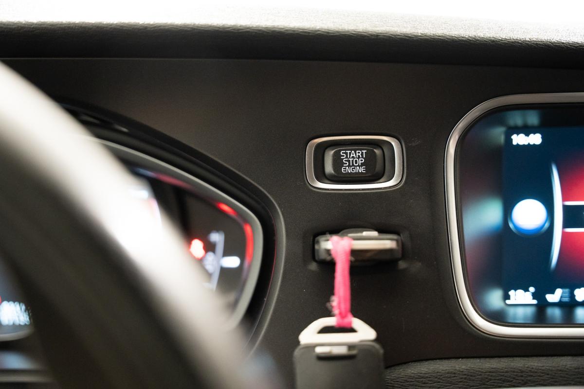 volvo-v40-2015-diesel-1969cc