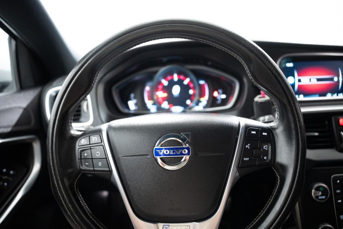 volvo-v40-2015-diesel-1969cc