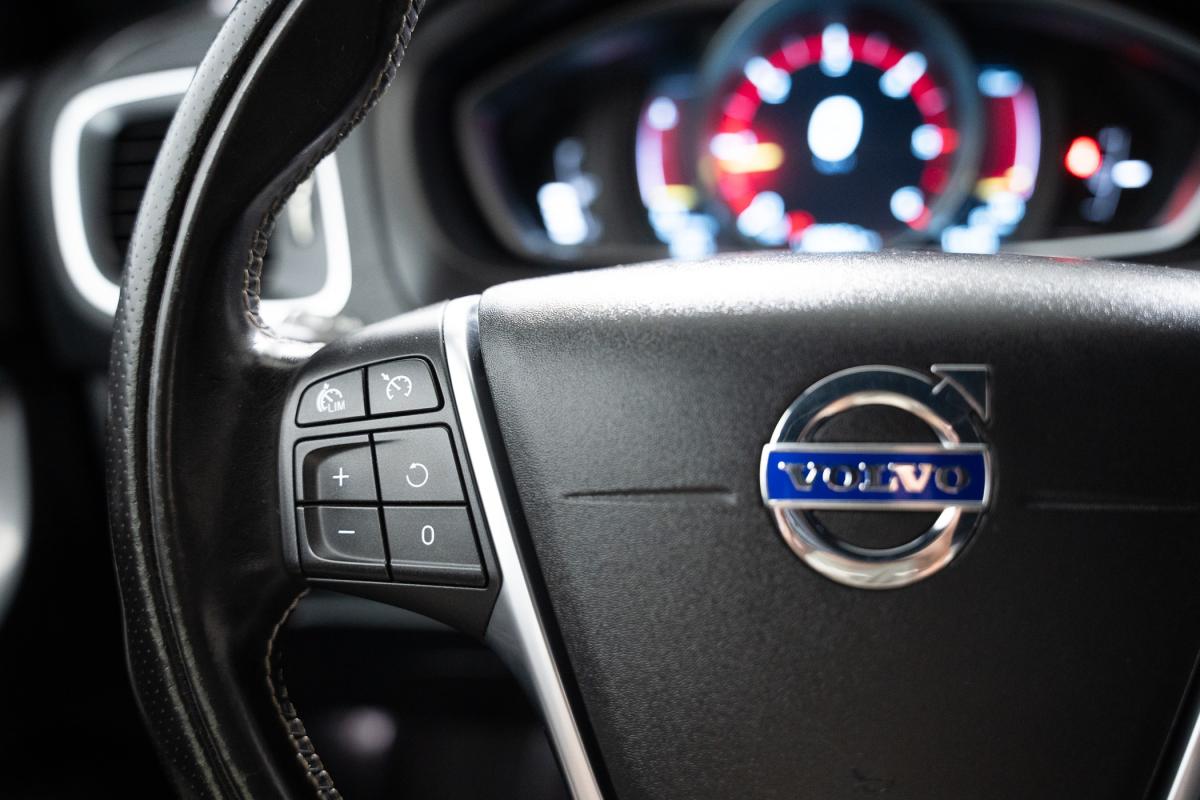 volvo-v40-2015-diesel-1969cc
