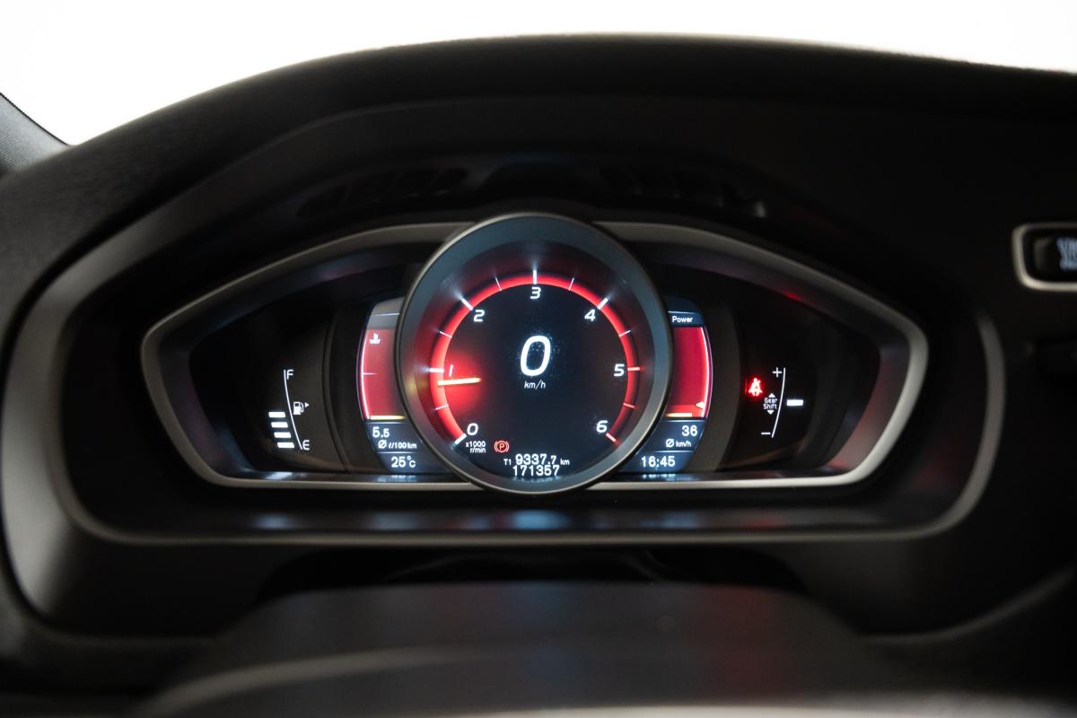 volvo-v40-2015-diesel-1969cc