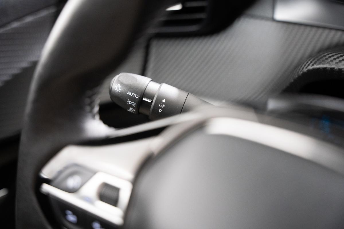 peugeot-208-2022-eletrico-500cc