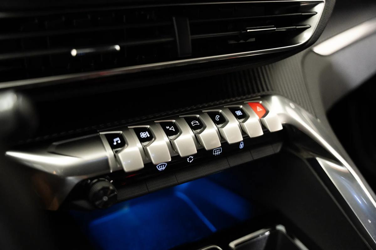peugeot-5008-2023-gasolina-1199cc