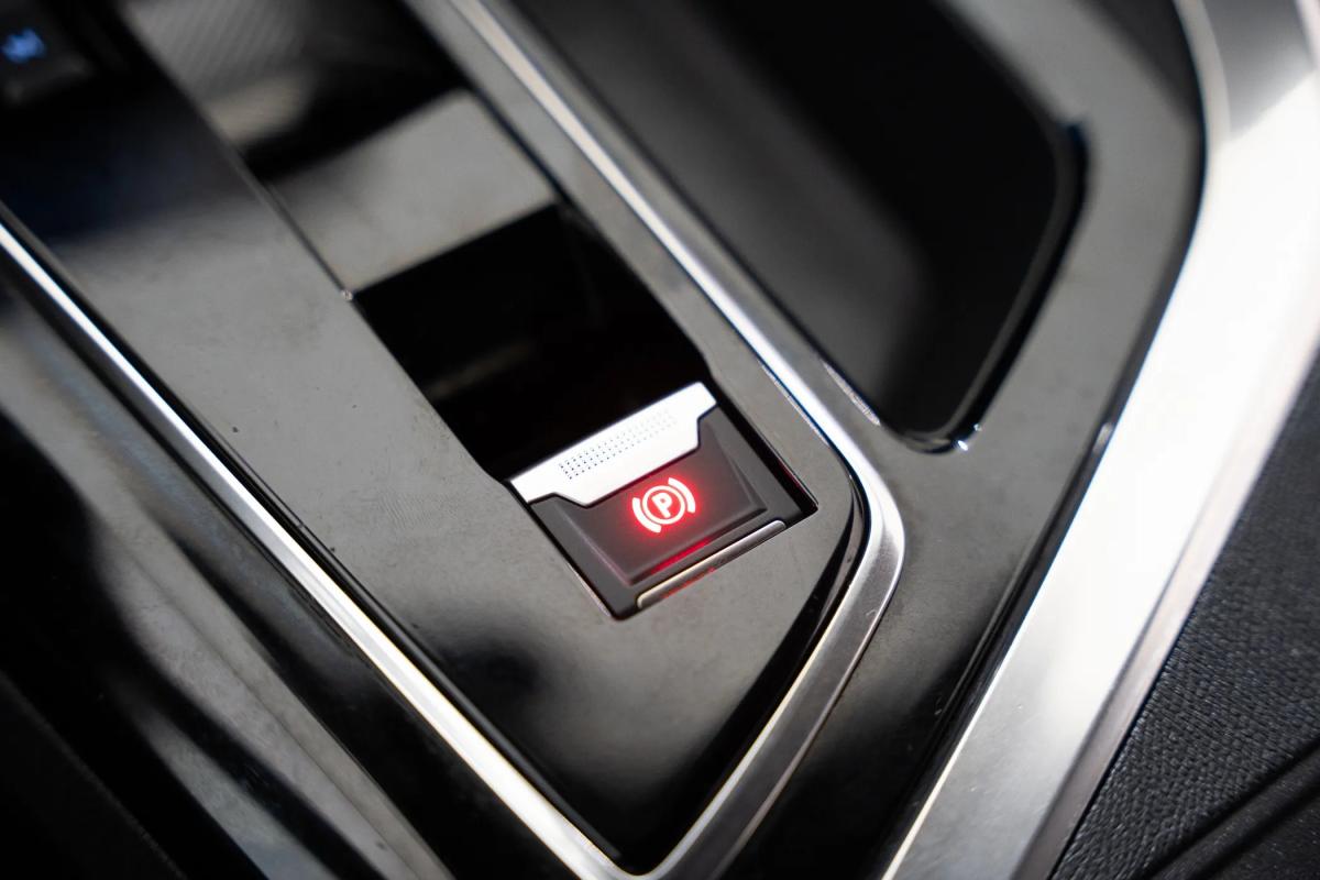 peugeot-5008-2023-gasolina-1199cc
