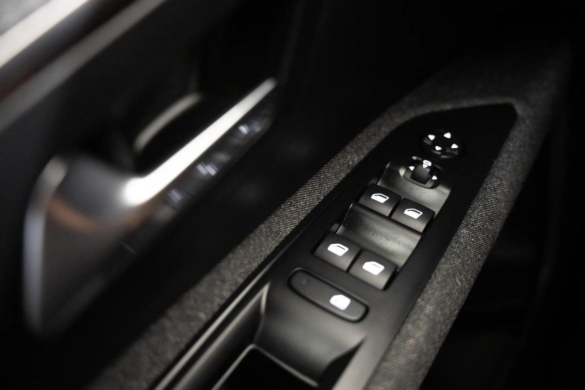 peugeot-5008-2023-gasolina-1199cc