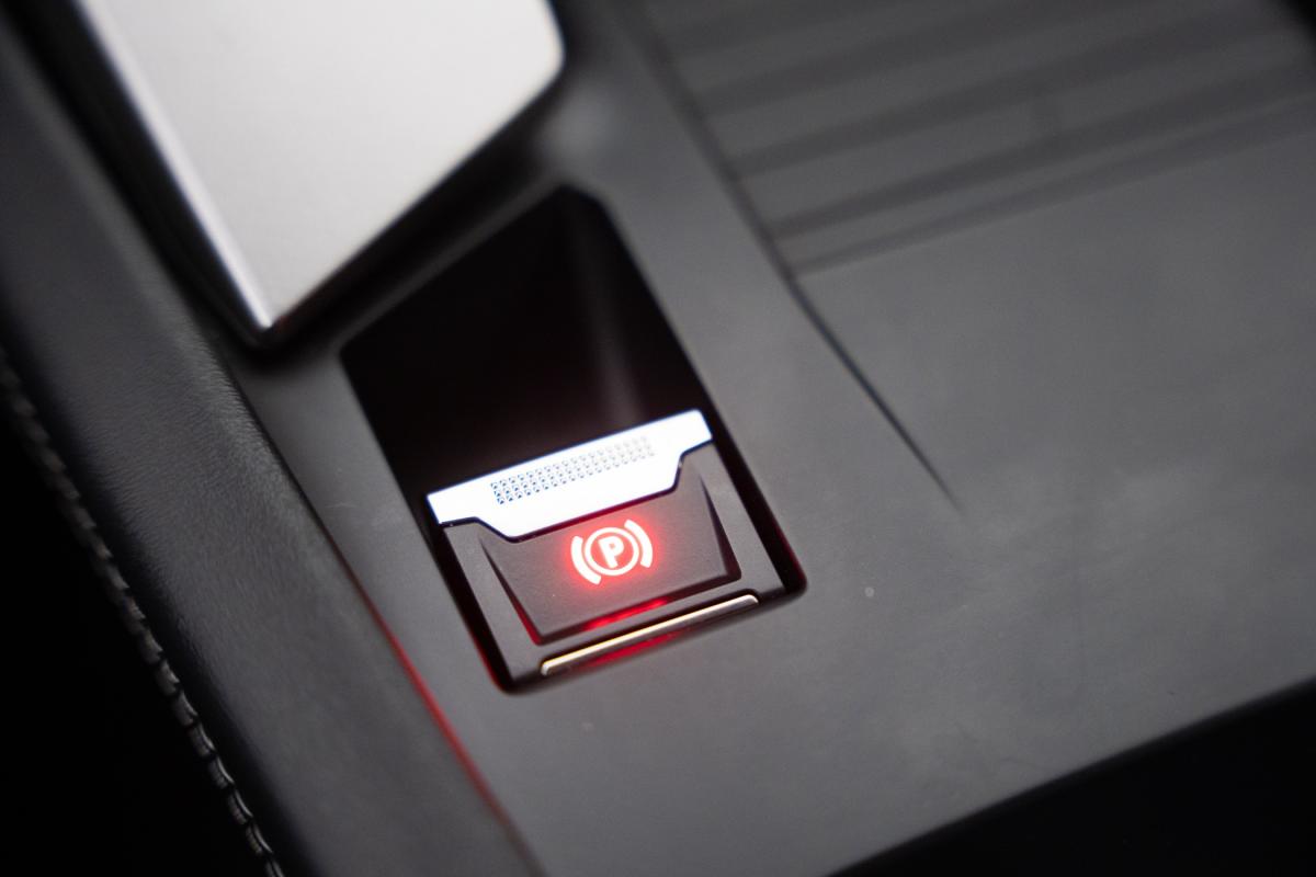 peugeot-308-sw-2023-gasolina-1199cc