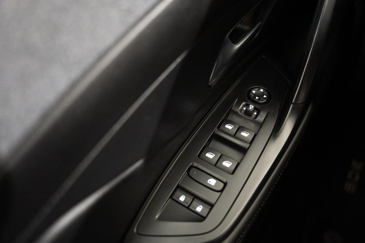 peugeot-308-sw-2023-gasolina-1199cc