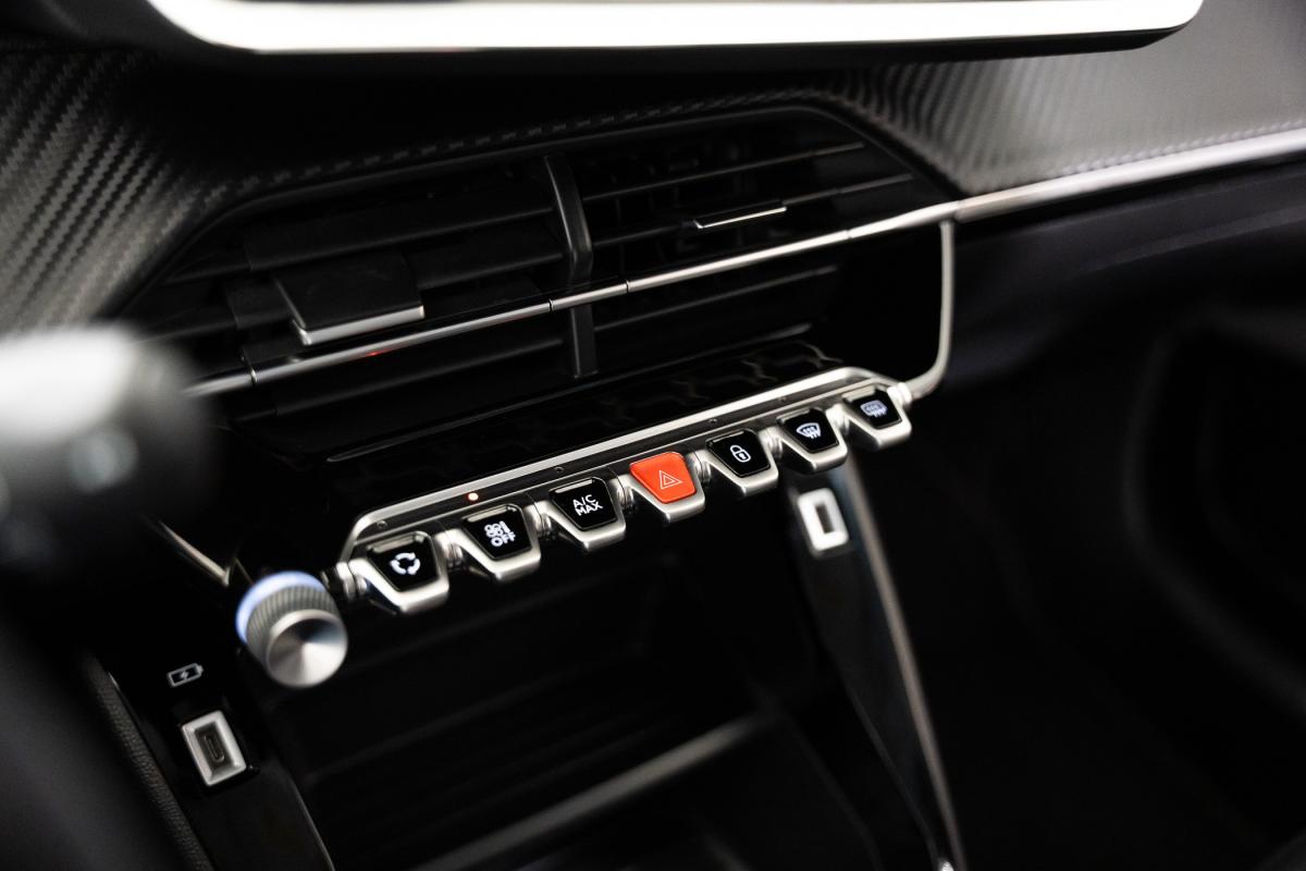 peugeot-208-2021-eletrico-500cc