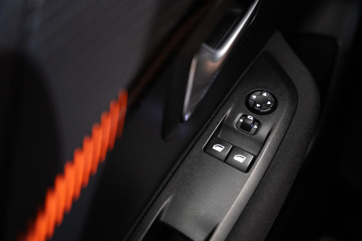peugeot-208-2020-gasolina-1199cc