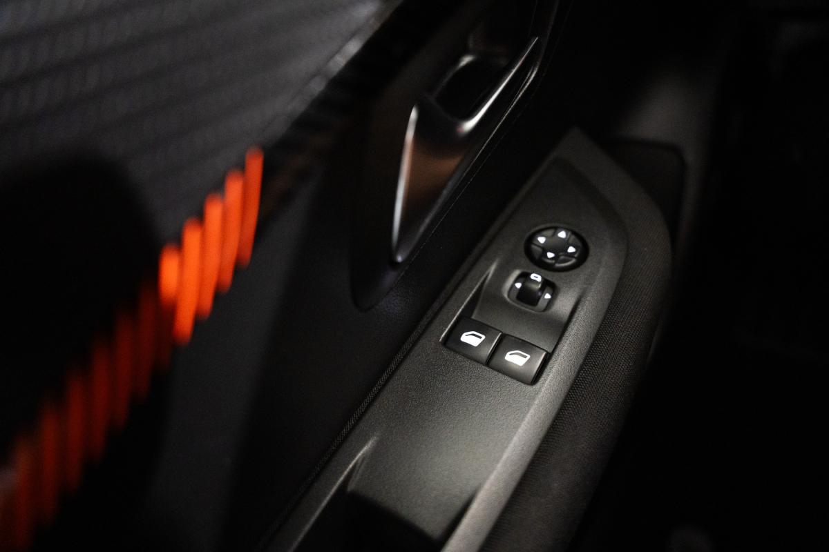 peugeot-208-2020-gasolina-1199cc