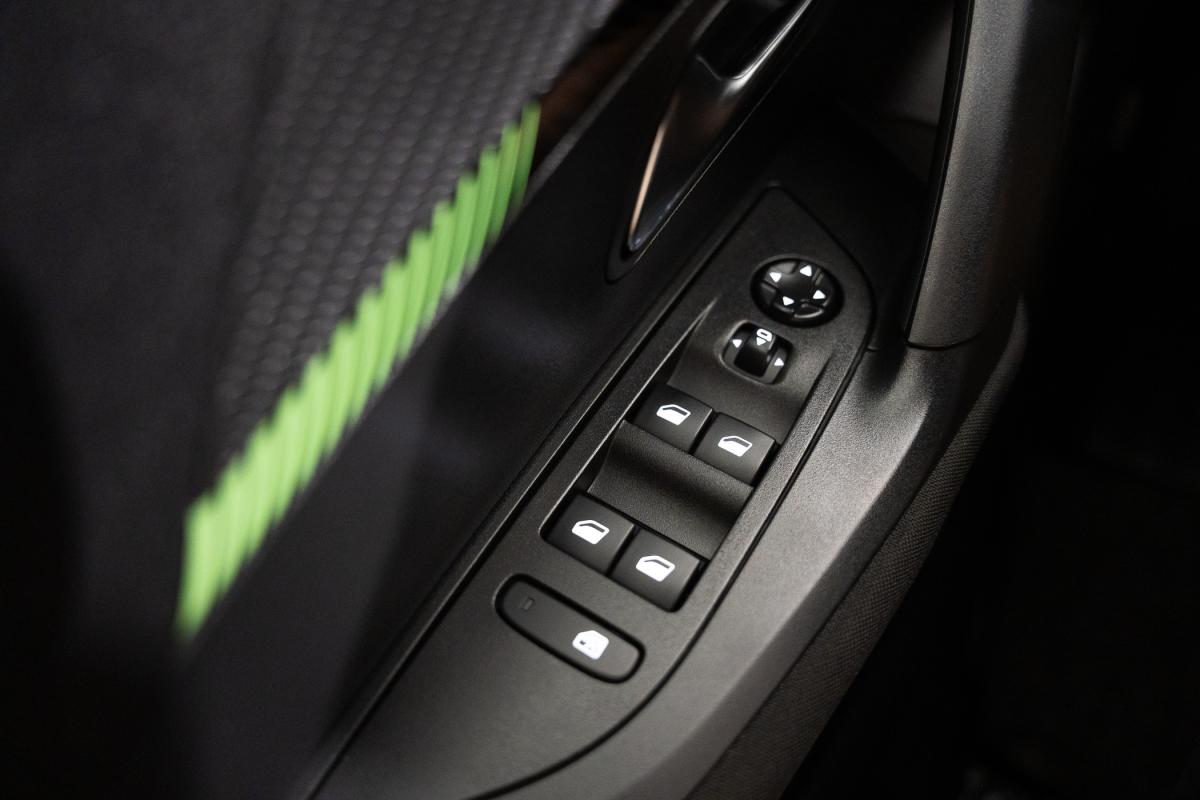 peugeot-2008-2024-gasolina-1199cc