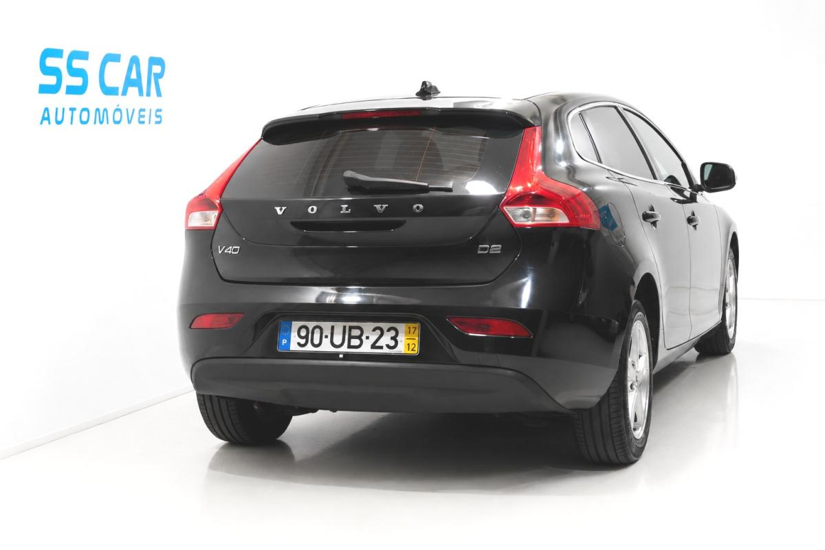volvo-v40-2017-diesel-1969cc