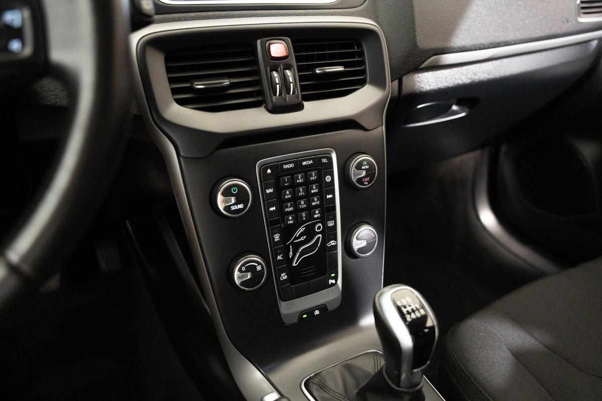 volvo-v40-2017-diesel-1969cc