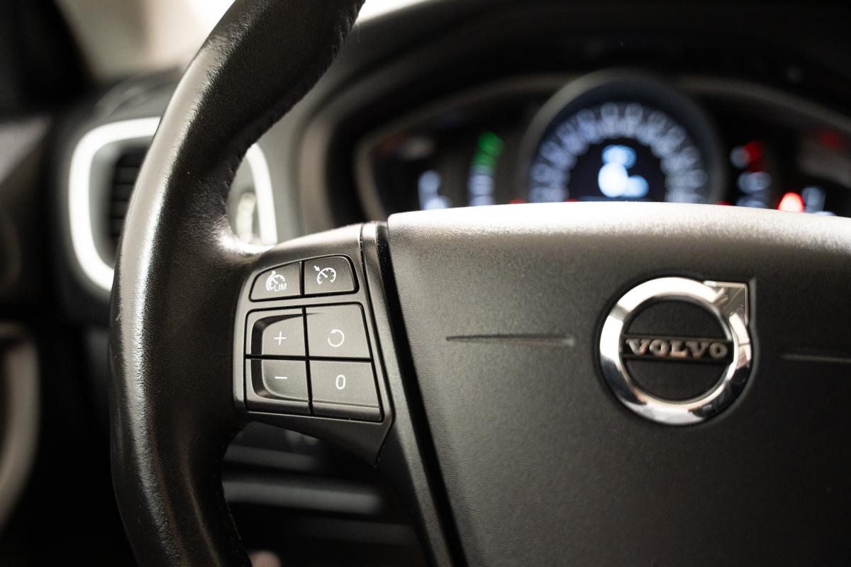 volvo-v40-2017-diesel-1969cc