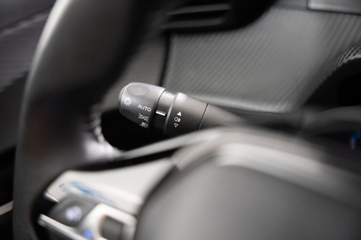 peugeot-208-2021-eletrico-500cc