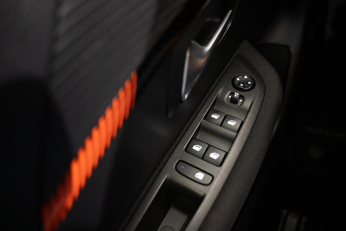 peugeot-208-2021-eletrico-500cc