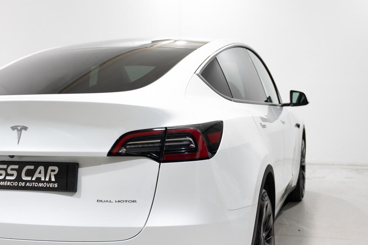 tesla-model-y-2023-eletrico-500cc