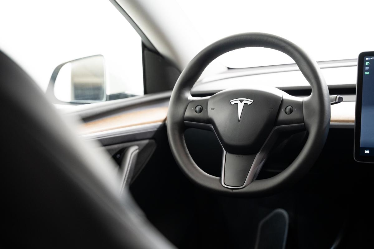 tesla-model-y-2023-eletrico-500cc