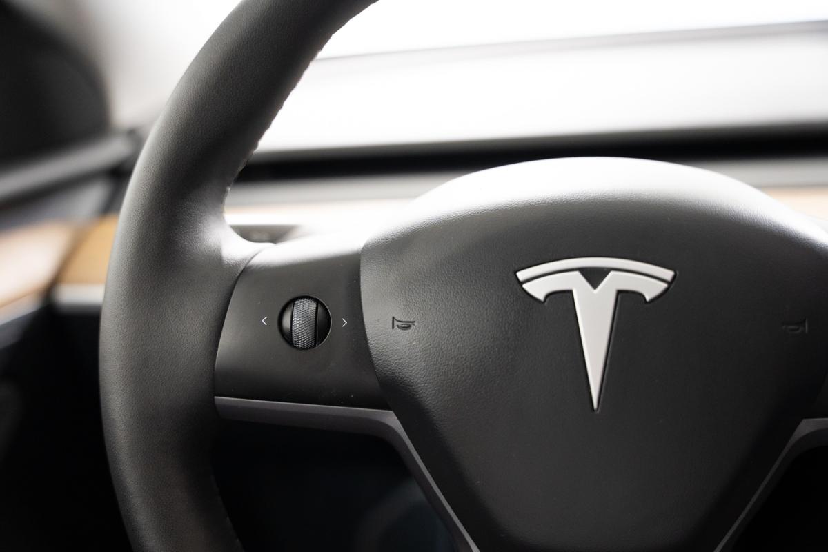 tesla-model-y-2023-eletrico-500cc