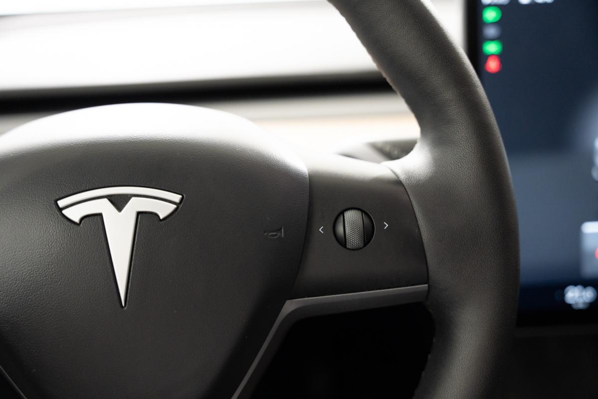 tesla-model-y-2023-eletrico-500cc