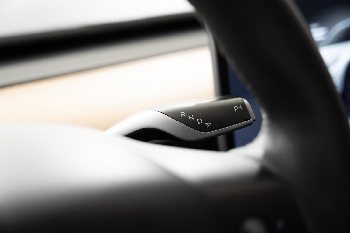 tesla-model-y-2023-eletrico-500cc